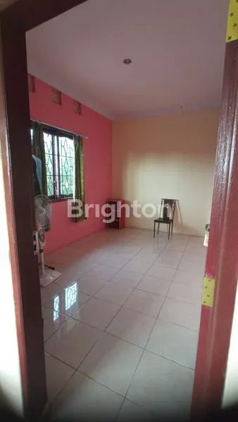 image RUMAH SIAP HUNI DENGAN AREA PARKIR YANG LUAS (6)