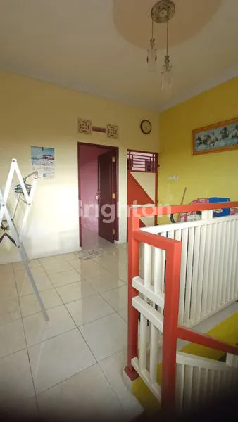 image RUMAH SIAP HUNI DENGAN AREA PARKIR YANG LUAS (7)