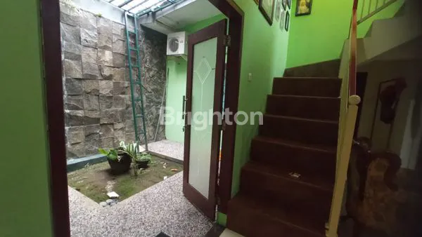 image RUMAH SIAP HUNI DENGAN AREA PARKIR YANG LUAS (5)