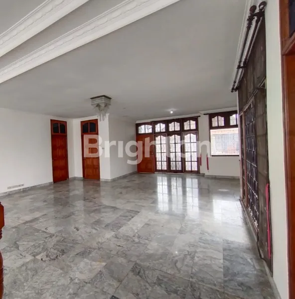 image DIJUAL RUMAH DUA LANTAI 4 KAMAR DI LOKASI STRATEGIS – GATOT SUBROTO, DENPASAR (2)