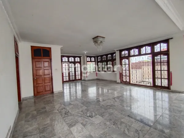 image DIJUAL RUMAH DUA LANTAI 4 KAMAR DI LOKASI STRATEGIS – GATOT SUBROTO, DENPASAR (5)