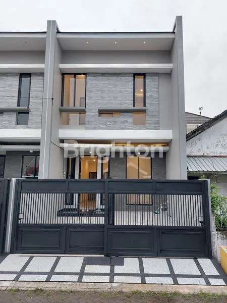 image RUMAH BARU 2 LANTAI KLAMPIS SEMOLO, MERR, SURABAYA TIMUR. DEKAT RAYA MERR - HOKKY SUPERMARKET - ARIEF RAHMAN HAKIM - RAYA KERTAJAYA INDAH - DHARMAHUSADA INDAH - GALAXY MALL, DLL. (1)