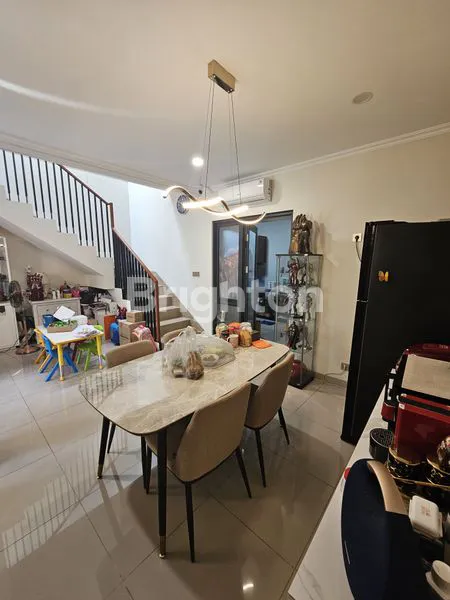 image RUMAH 2 LANTAI EKSKLUSIF  DI CLUSTER CARSON GADING SERPONG  (6)