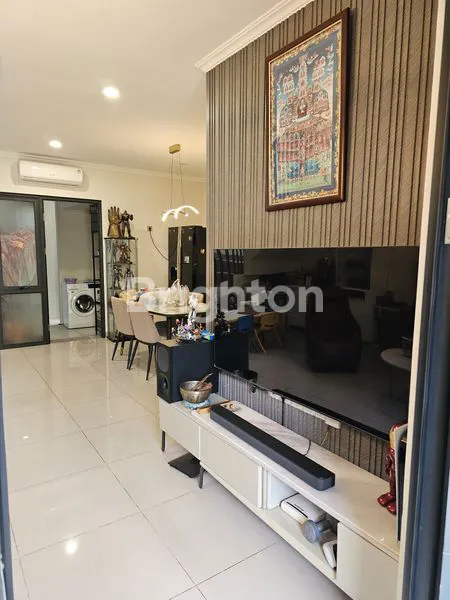 image RUMAH 2 LANTAI EKSKLUSIF  DI CLUSTER CARSON GADING SERPONG  (4)