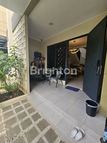 image RUMAH 2 LANTAI EKSKLUSIF  DI CLUSTER CARSON GADING SERPONG  (2)