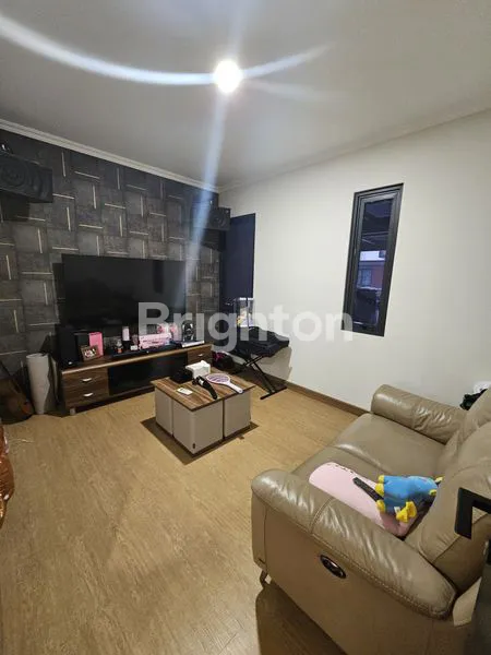 image RUMAH 2 LANTAI EKSKLUSIF  DI CLUSTER CARSON GADING SERPONG  (3)