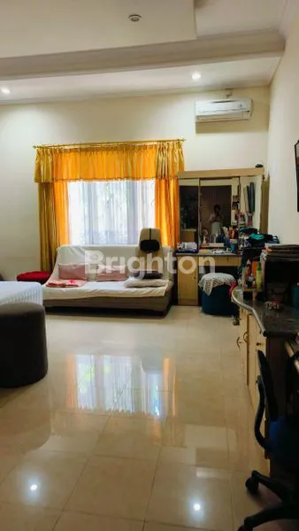 image DIJUAL RUMAH MEWAH FULL FURNISH SIAP HUNI LOKASI STRATEGIS PUSAT KOTA (3)