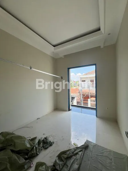 image RUMAH MEWAH 4+1 KT, LT 115M² DI CEMPAKA PUTIH (5)