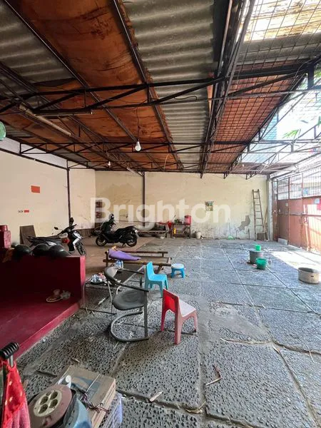 image RUMAH BESAR DI KAWASAN JEMBATAN BESI - JAKARTA BARAT (2)