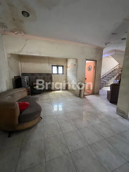 image RUMAH BESAR DI KAWASAN JEMBATAN BESI - JAKARTA BARAT (7)
