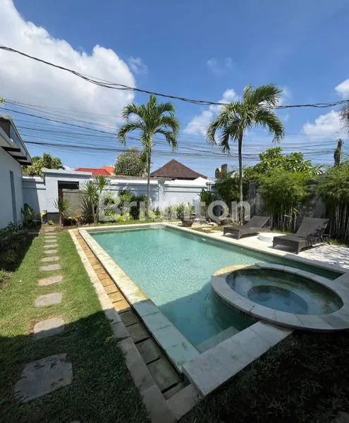 image LEASEHOLD 10 TAHUN - VILLA 3 KAMAR TIDUR SIAP HUNI – FULLY FURNISHED DI KAWASAN VILLA KEROBOKAN, BALI  (7)