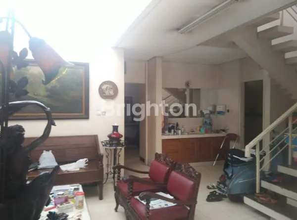 image RUMAH HUNI & BISA UNTUK TEMPAT USAHA DI AREA BISNIS & KOMERSIL DI JLN CIHAMPELAS BANDUNG (4)