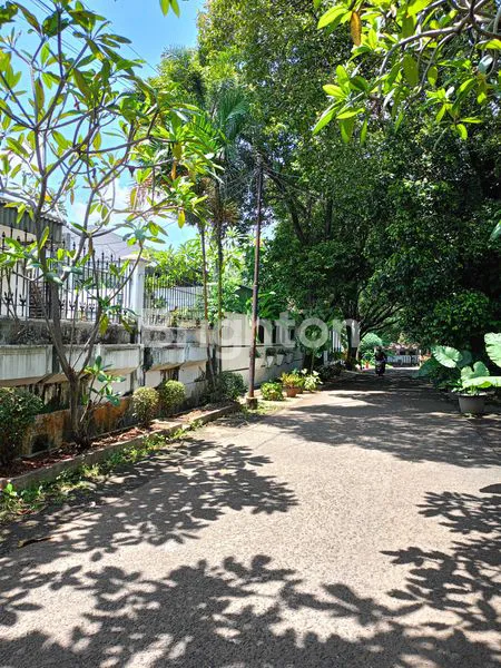 RUMAH MEWAH LT 1845M² DI KUNINGAN JAKSEL