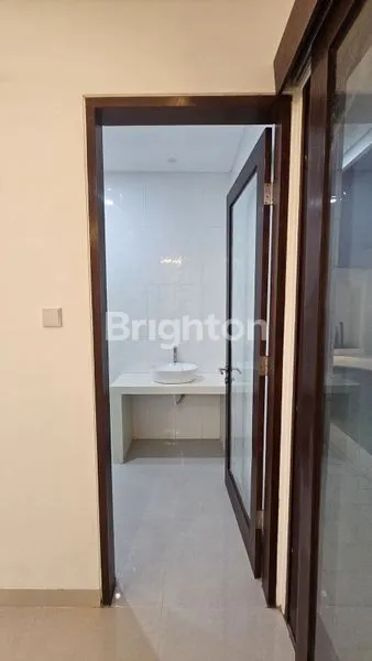 image VILLA MINIMALIS MODERN DENGAN SENTUHAN SANTORINI DI AREA SEMINYAK LOKASI PUSAT PARIWISATA (4)