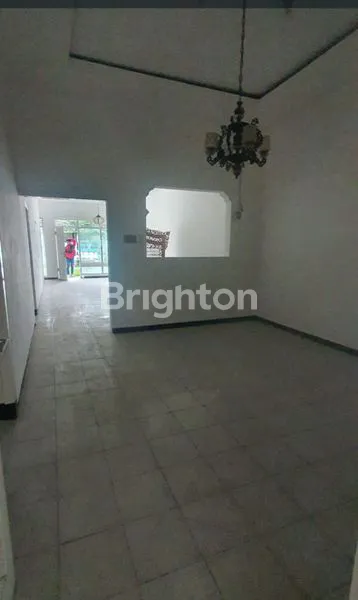 image RUMAH 2LANTAI DI AREA TENGAH KOTA MALANG (2)