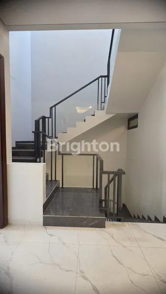 image RUMAH BARU 3 LANTAI • ARSITEKTUR MODERN MINIMALIS • SUNRISE GARDEN (8)