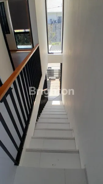 image RUMAH DI CENTRAL PARK MERR SURABAYA (5)