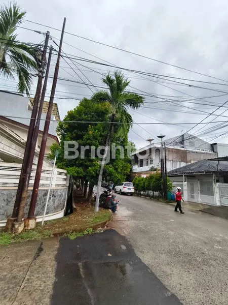 image RUMAH TUA HOEK PLUIT UTARA 420 M2 BOULEVARD HITUNG TANAH HADAP BARAT DAN UTARA SERTIFIKAT SHM (8)