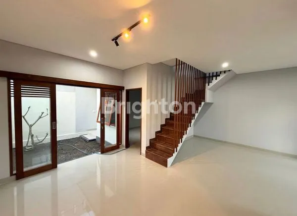 image RUMAH 2 LANTAI SEMI FURNISHED, DALUNG (8)