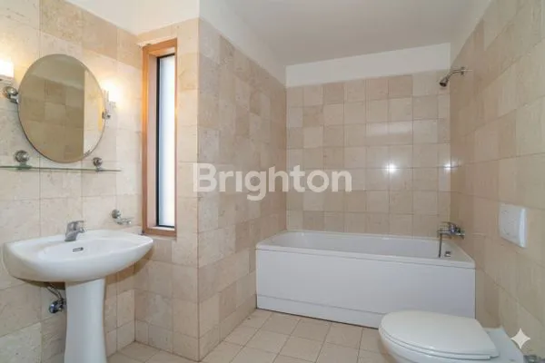 image RUMAH MEWAH 2 LANTAI + KOLAM RENANG PRIBADI DI IMAM BONJOL (5)