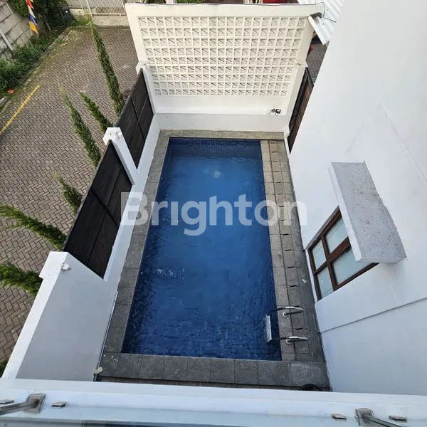 image RUMAH MEWAH DALAM CLUSTER DENGAN KOLAM RENANG PRIBADI – METLAND MENTENG, JAKARTA TIMUR (2)