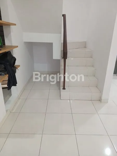 image RUMAH 3 LANTAI SIAP HUNI DI GREENWICH BSD (7)