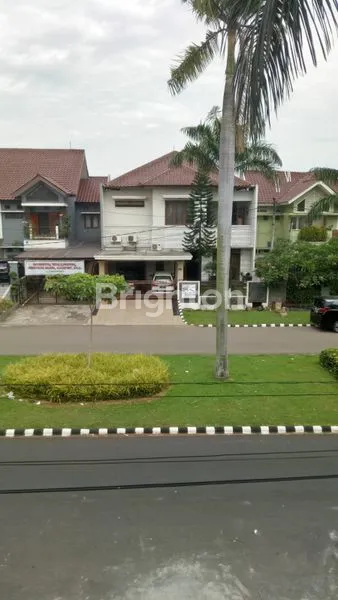 image FORE SALE RUMAH MEWAH – PERUMAHAN KEMANG PRATAMA, BEKASI  SEBUAH HUNIAN NYAMAN DAN ELEGAN DI KAWASAN EKSKLUSIF KEMANG PRATAMA – BEKASI, MEMADUKAN DESAIN MEGAH, LOKASI STRATEGIS, DAN SUASANA LINGKUNGAN YANG TENANG. (1)