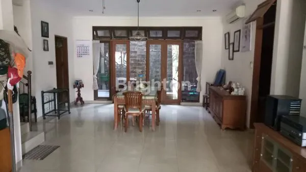 image FORE SALE RUMAH MEWAH – PERUMAHAN KEMANG PRATAMA, BEKASI  SEBUAH HUNIAN NYAMAN DAN ELEGAN DI KAWASAN EKSKLUSIF KEMANG PRATAMA – BEKASI, MEMADUKAN DESAIN MEGAH, LOKASI STRATEGIS, DAN SUASANA LINGKUNGAN YANG TENANG. (2)
