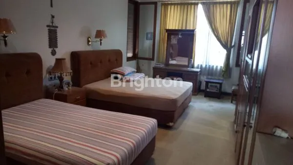 image FORE SALE RUMAH MEWAH – PERUMAHAN KEMANG PRATAMA, BEKASI  SEBUAH HUNIAN NYAMAN DAN ELEGAN DI KAWASAN EKSKLUSIF KEMANG PRATAMA – BEKASI, MEMADUKAN DESAIN MEGAH, LOKASI STRATEGIS, DAN SUASANA LINGKUNGAN YANG TENANG. (3)