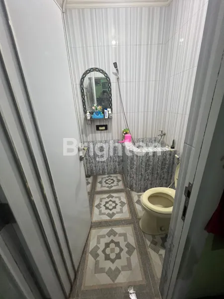 image RUMAH SIAP HUNI FULL FURNISHED 2 LANTAI DENGAN DESAIN MODERN DAN KONDISI TERAWAT, LOKASI STRATEGIS DI PERUM TPI (7)