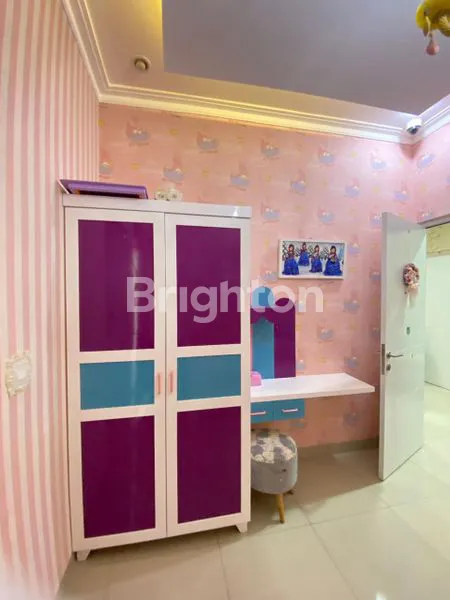 image LOKASI STRATEGIS RUMAH 2 LANTAI FULL FURNISHED DENGAN BANYAK KAMAR ,SIAP HUNI DIDALAM CLUSTER FAVORIT KOTA WISATA CIBUBUR, GUNUNG PUTRI, BOGOR (5)