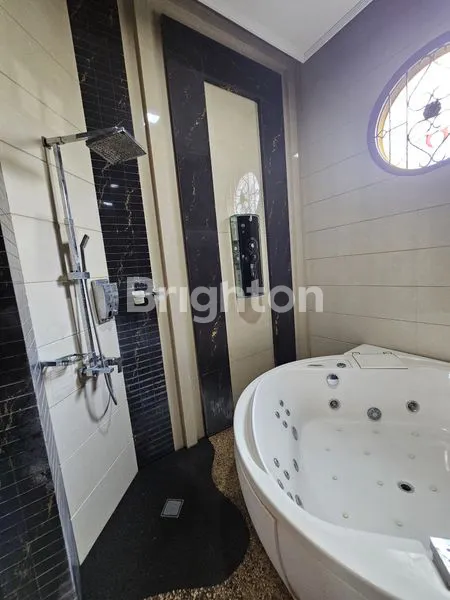 image RUMAH MEWAH HUNIAN LUAS & STRATEGIS (8)