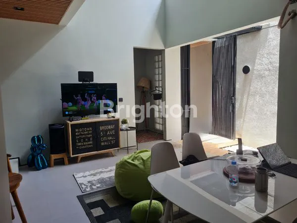 image BRAND NEW.  RUMAH BARU DAN NYAMAN , 3 LANTAI  DI  SEKITAR BINTARO. RUMAH TERANG DAN SIRKULASI UDARA LANCAR (4)