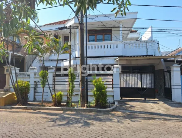 image RUMAH SECOND TERAWAT KUTISARI ROW JALAN LEBAR DEKAT TOL WARU JUANDA, DEKAT KAMPUS PETRA SIWALANKERTO  (1)