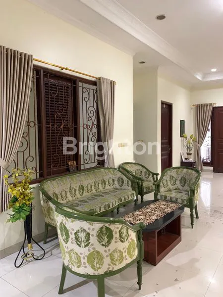 image RUMAH MEWAH DI JALAN ANGGREK JAKARTA BARAT (7)