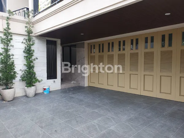 image RUMAH MEWAH 3 LANTAI DENGAN PRIVATE POOL DI CITRALAND UTAMA, CLUSTER TERDEPAN (8)