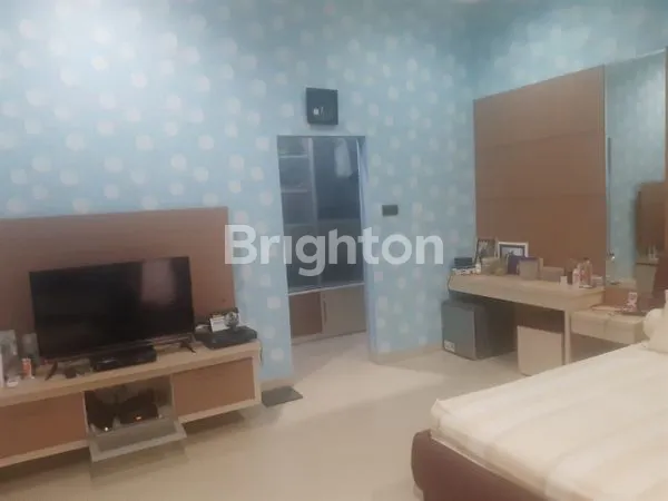 image RUMAH SIAP HUNI 2 LANTAI DI MANYAR (4)