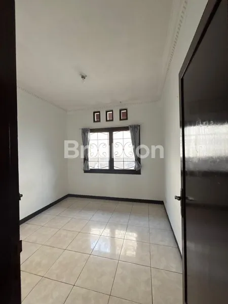 image RUMAH 4+1KT DI PARAHYANGAN, LT 220M² (3)