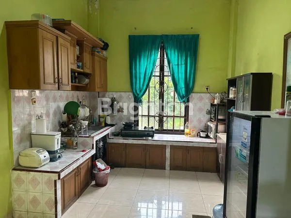 image RUMAH 2 LANTAI DENGAN HALAMAN LUAS (5)