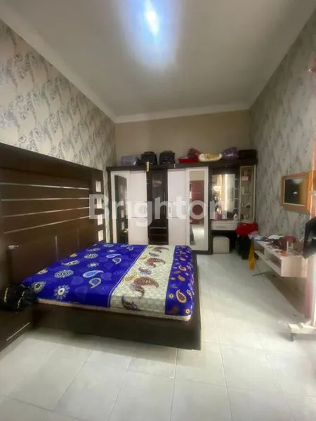 image RUMAH 2 LANTAI DENGAN HALAMAN LUAS (6)