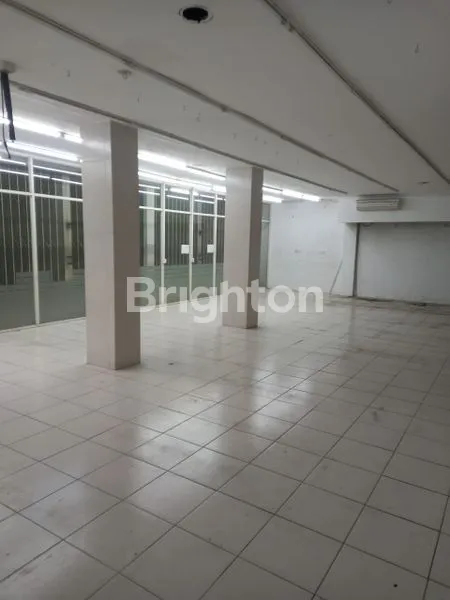 TEMPAT USAHA LUAS, LOKASI STRATEGIS