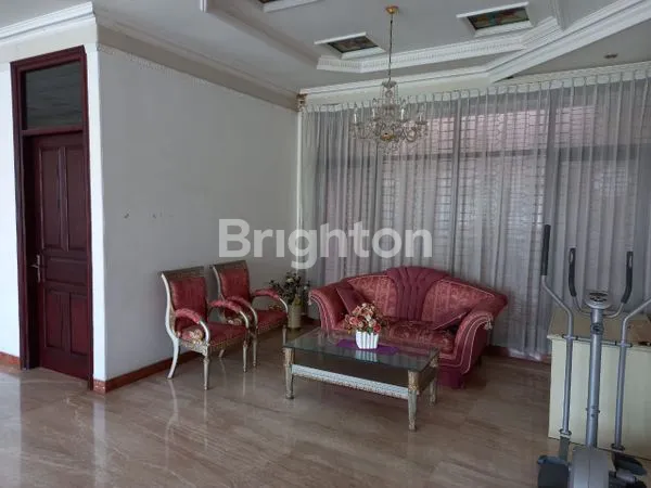 image RUMAH 5+1 KT FULL FURNISH HARGA MENARIK TENGAH KOTA SURABAYA  (5)