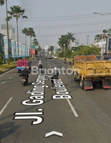 image RUKO 3 LANTAI DI BOULEVARD GS, LT 100M² (2)