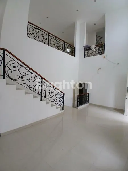 image RUMAH MODERN & MINIMALIS  SIAP HUNI (2)