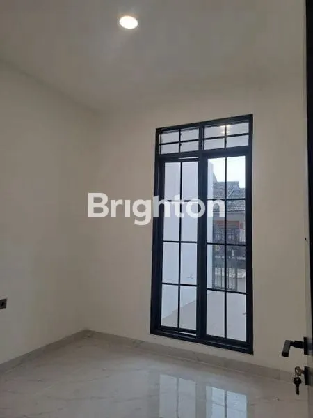 image RUMAH MODERN KLASIK LOKASI STRATEGIS DI KENCANA LOKA BSD CITY (5)