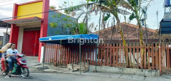 image RUMAH PUSAT KOTA LOKASI STRATEGIS COCOK UNTUK TEMPAT USAHA (3)