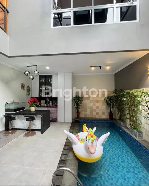 image LUXURY MODERN HOUSE DI CASAVAYA DENGAN PRIVATE POOL & ROOFTOP GAZEBO – FREE KITCHEN SET MEWAH! (2)