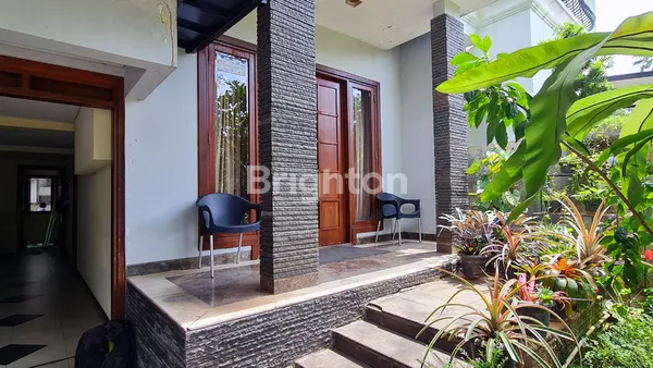 RUMAH 4 LANTAI CANTIK DENGAN HARGA SANGAT MENARIK DI BONA VISTA RESIDENCE