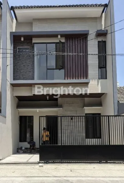 image RUMAH MEWAH 2 LANTAI, 3KM DI SURABAYA (1)