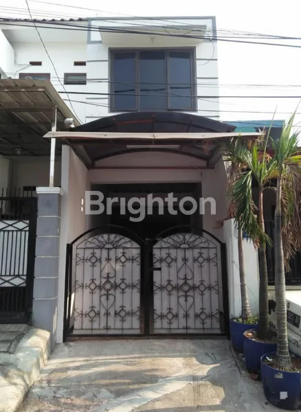 DISEWAKAN RUMAH SIAP HUNI DENGAN JUMLAH KAMAR BANYAK, LOKASI DI KAYU PUTIH, PULO GADUNG, JAKARTA TIMUR